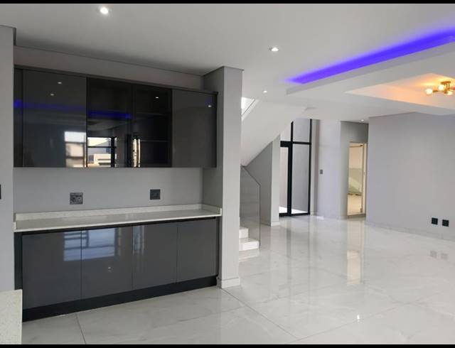 5 BEDROOM HOUSE FOR SALE IN SIX FOUNTAINS RESIDENTIAL ESTATE